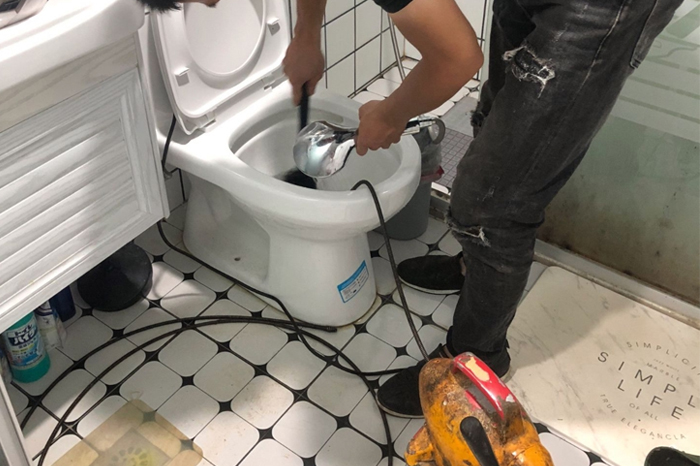 黎安镇疏通下水道