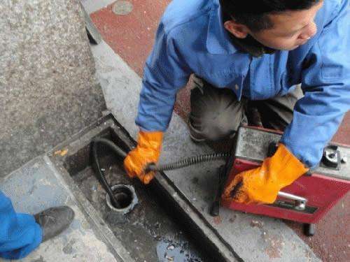 黎安镇疏通下水道