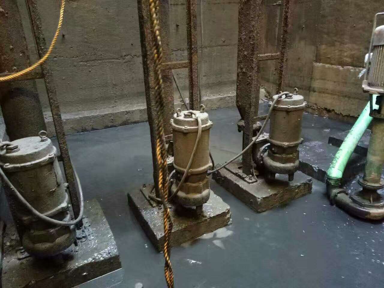 黎安镇污水池清理