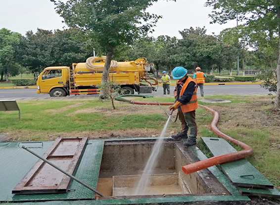 黎安镇化油池清理