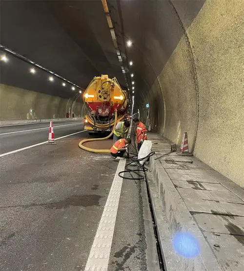 黎安镇隧道排水渠清淤